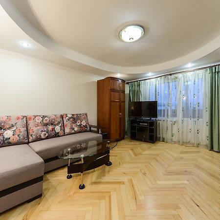 Apartment On Lesi Ukrainky Blvd Kiev Luaran gambar