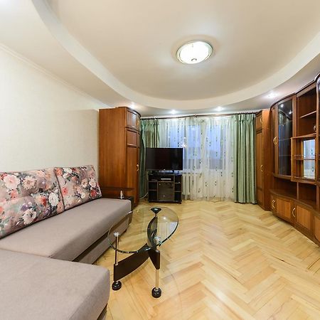Apartment On Lesi Ukrainky Blvd Kiev Luaran gambar