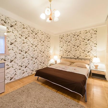 Apartment On Lesi Ukrainky Blvd Kiev Luaran gambar