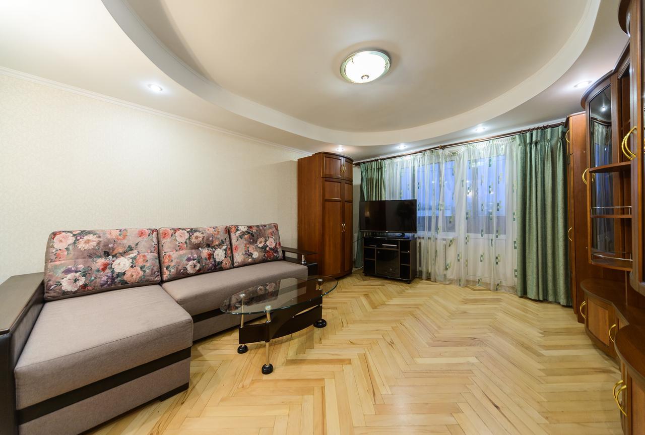 Apartment On Lesi Ukrainky Blvd Kiev Luaran gambar