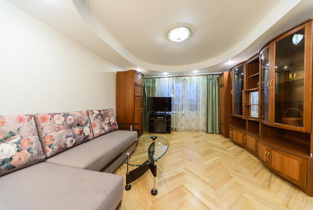 Apartment On Lesi Ukrainky Blvd Kiev Luaran gambar