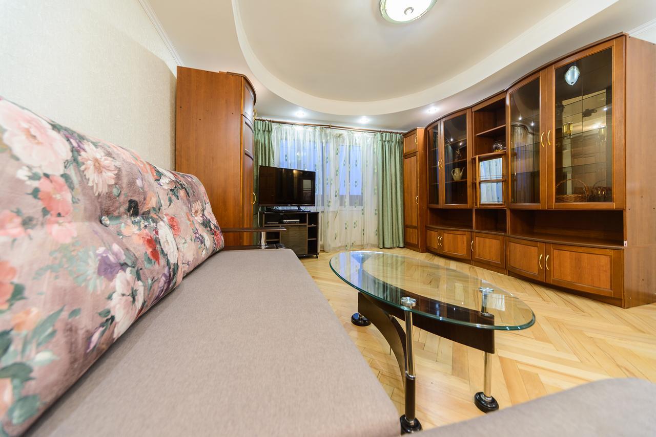 Apartment On Lesi Ukrainky Blvd Kiev Luaran gambar