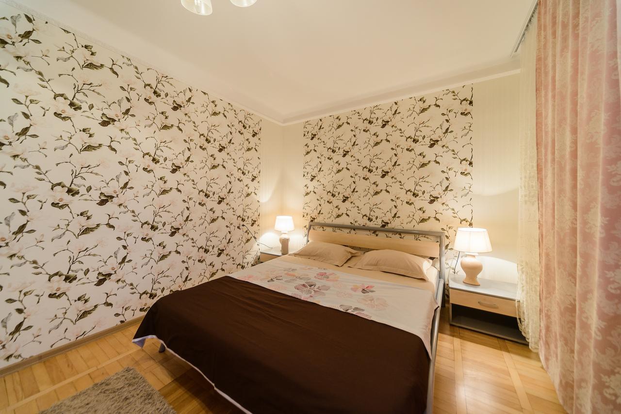 Apartment On Lesi Ukrainky Blvd Kiev Luaran gambar