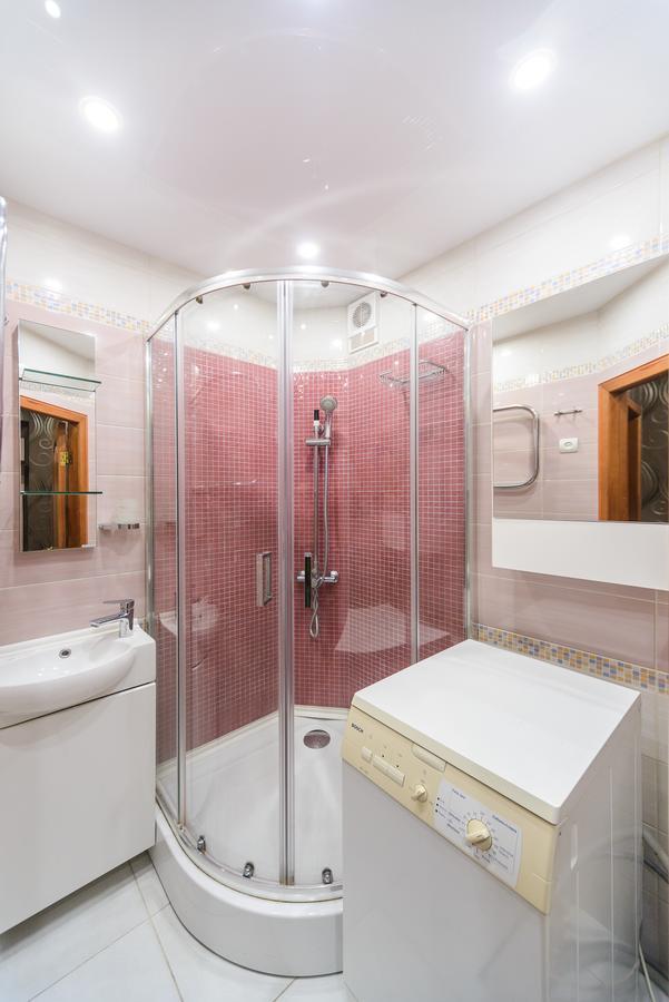 Apartment On Lesi Ukrainky Blvd Kiev Luaran gambar