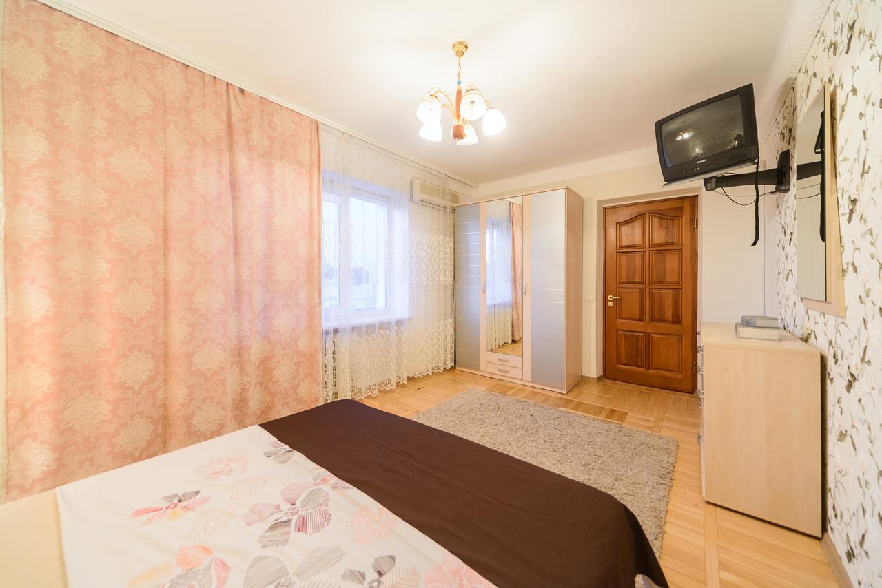 Apartment On Lesi Ukrainky Blvd Kiev Luaran gambar