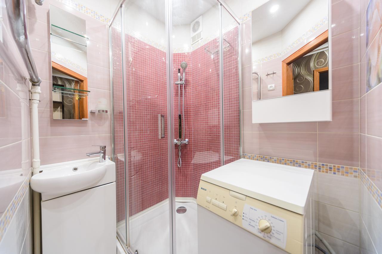 Apartment On Lesi Ukrainky Blvd Kiev Luaran gambar
