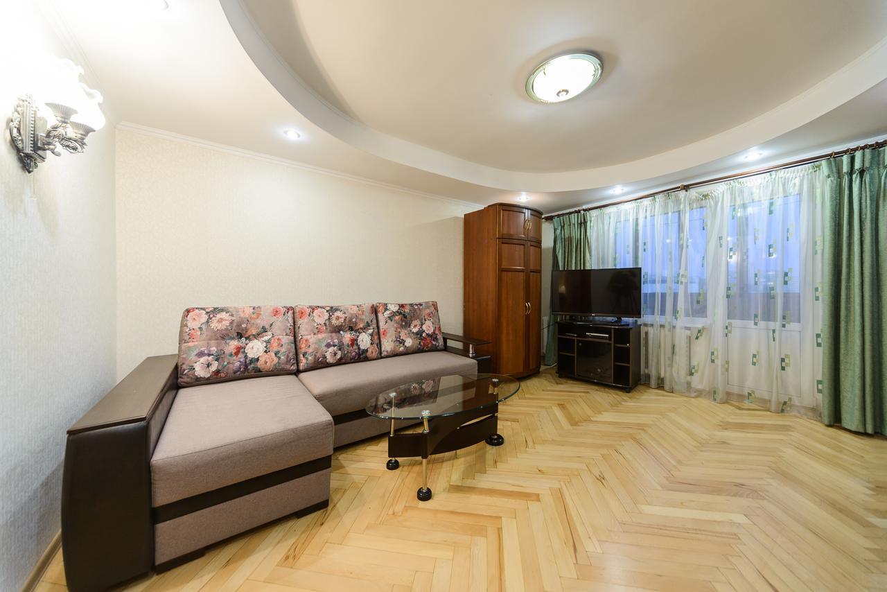 Apartment On Lesi Ukrainky Blvd Kiev Luaran gambar
