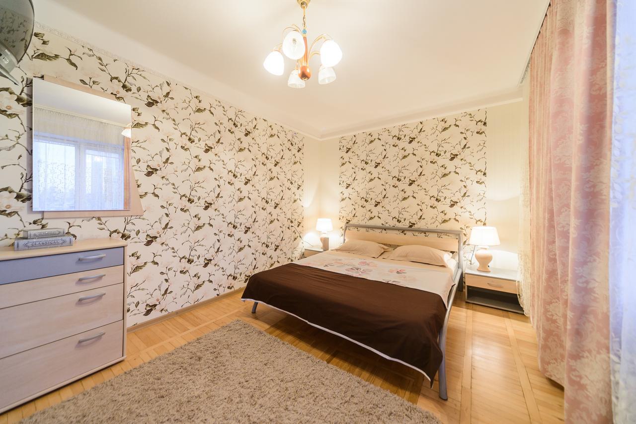 Apartment On Lesi Ukrainky Blvd Kiev Luaran gambar