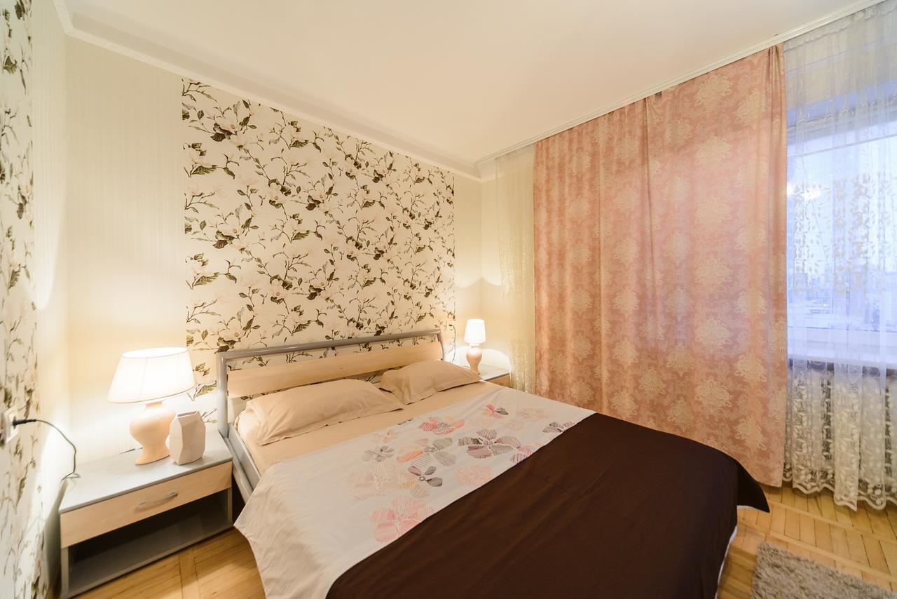 Apartment On Lesi Ukrainky Blvd Kiev Luaran gambar
