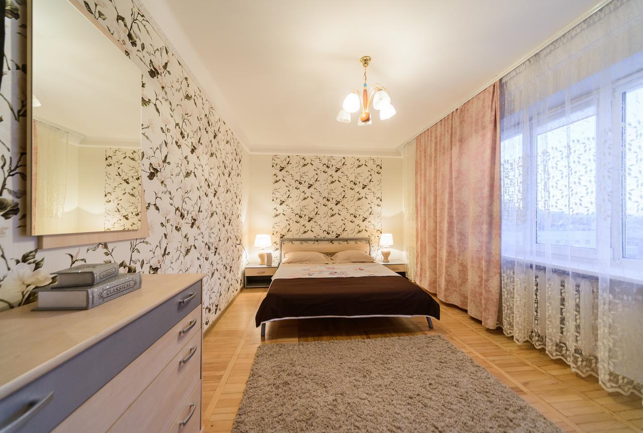 Apartment On Lesi Ukrainky Blvd Kiev Luaran gambar